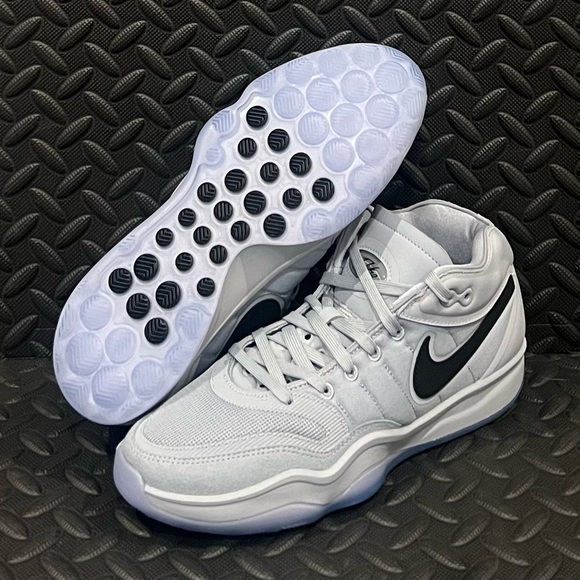 Mens Nike Athletic Basketball Shoes‎ Gray Size 8.5